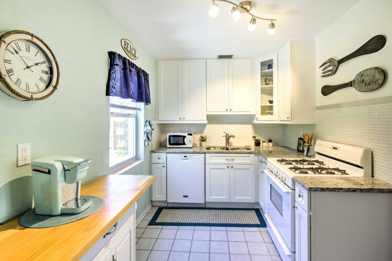 New Smyrna Beach Abode With Fire Pit, Walk To Beach! Exterior photo